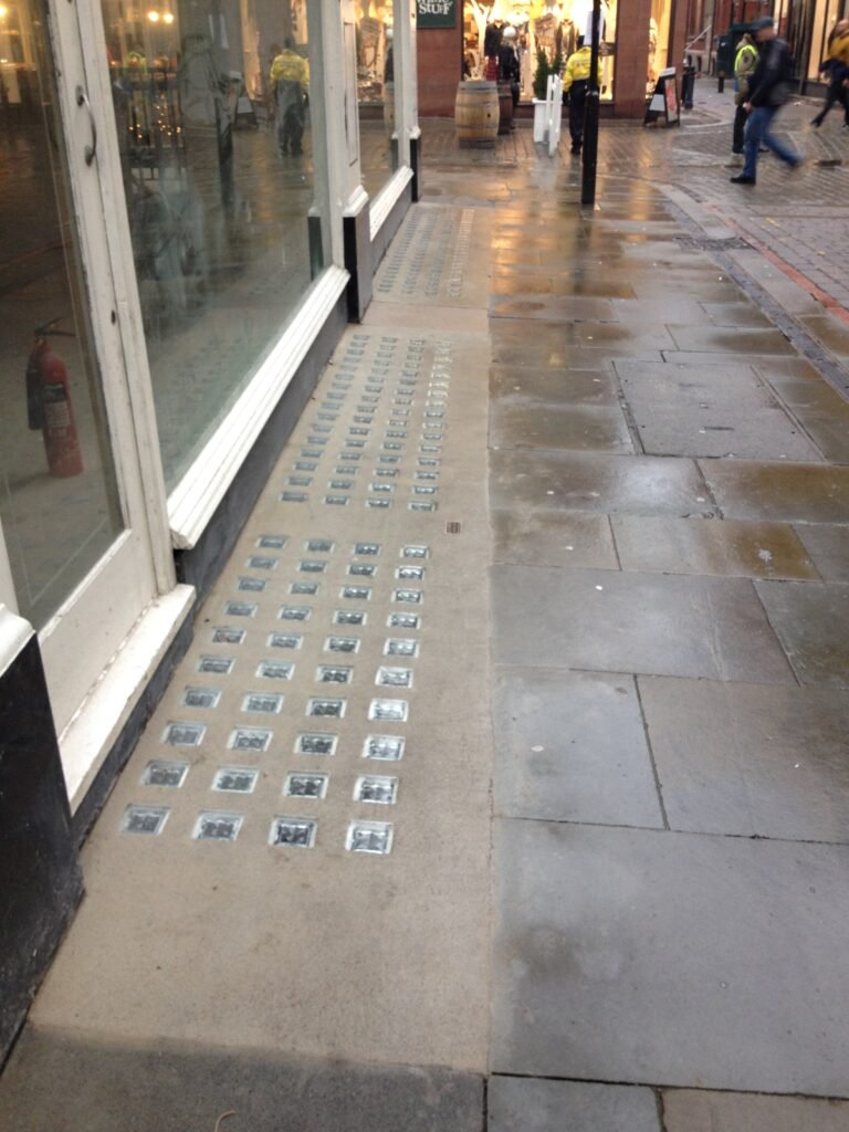 Luxcrete-Pavement-Light-P.150-100-King-Street-Manchester-1