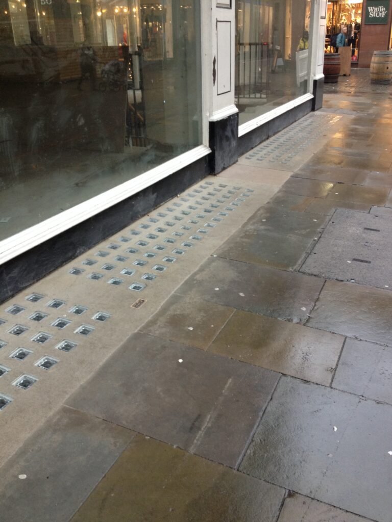 Luxcrete-Pavement-Light-P.150-100-King-Street-Manchester-2